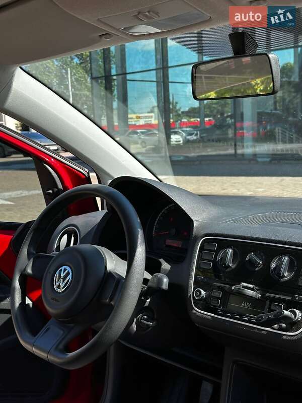 Хэтчбек Volkswagen Up 2011 в Львове