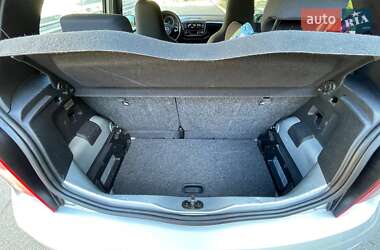 Хетчбек Volkswagen Up 2016 в  фото 31 Хетчбек Volkswagen Up 2016 в