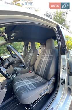 Хетчбек Volkswagen Up 2016 в  фото 19 Хетчбек Volkswagen Up 2016 в