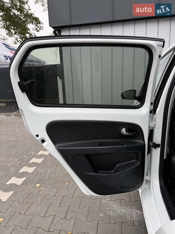 Хэтчбек Volkswagen Up 2017 в Владимире