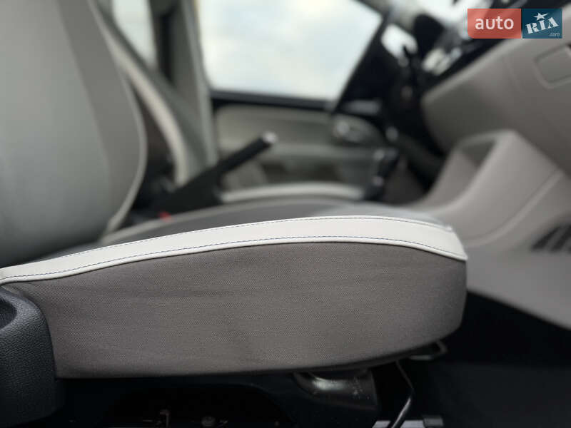 Хэтчбек Volkswagen Up 2015 в Дрогобыче