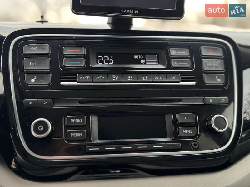 Хэтчбек Volkswagen Up 2015 в Дрогобыче