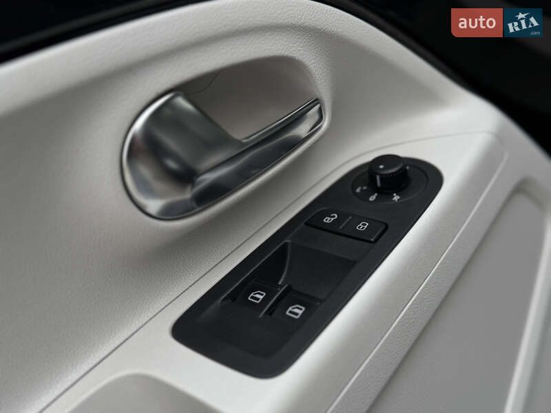 Хэтчбек Volkswagen Up 2015 в Дрогобыче