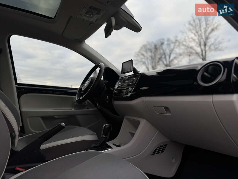 Хэтчбек Volkswagen Up 2015 в Дрогобыче