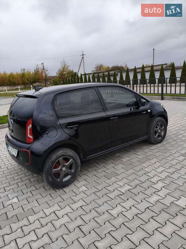 Хэтчбек Volkswagen Up 2014 в Изяславе