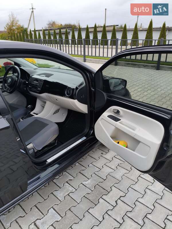 Хэтчбек Volkswagen Up 2014 в Изяславе