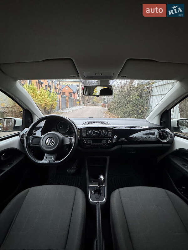 Хэтчбек Volkswagen Up 2012 в Ирпене