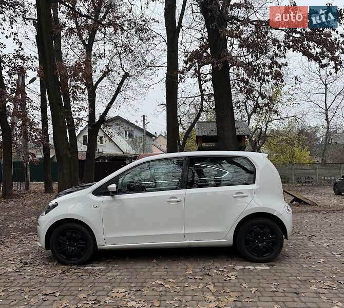 Хэтчбек Volkswagen Up 2012 в Ирпене