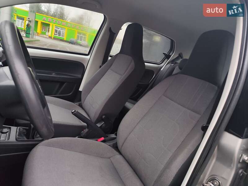 Хетчбек Volkswagen Up 2013 в Звягелі