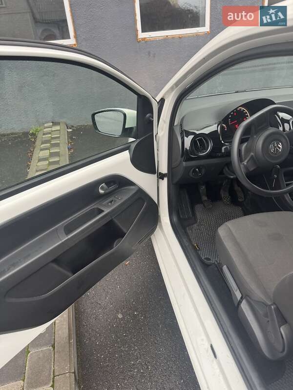 Хэтчбек Volkswagen Up 2013 в Черкассах
