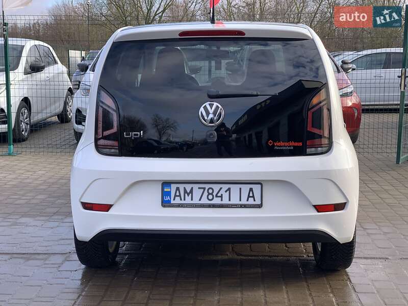 Хетчбек Volkswagen Up 2016 в Бердичеві