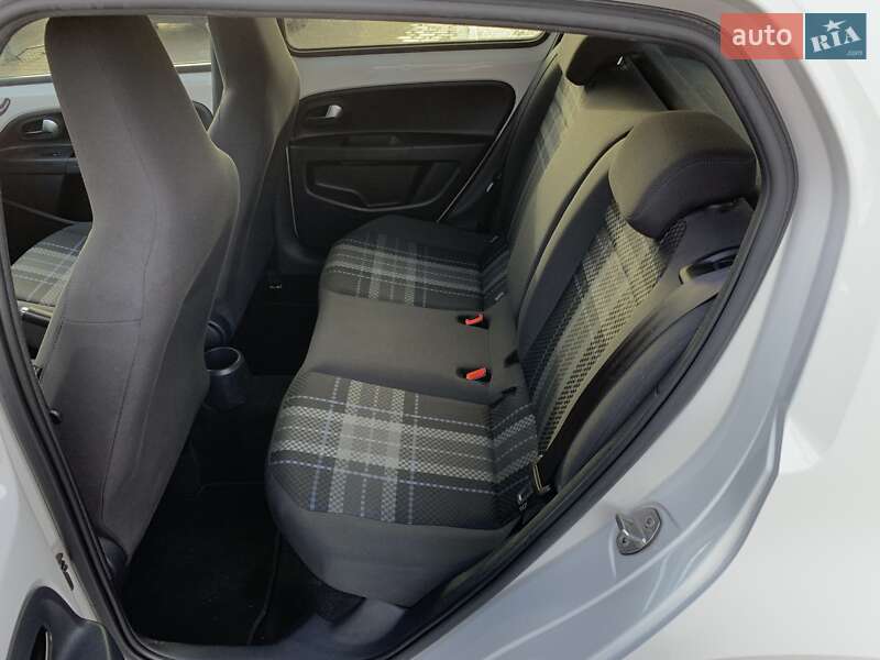 Хетчбек Volkswagen Up 2016 в Бердичеві