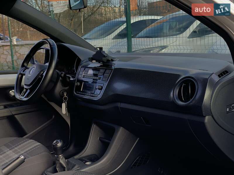 Хетчбек Volkswagen Up 2016 в Бердичеві