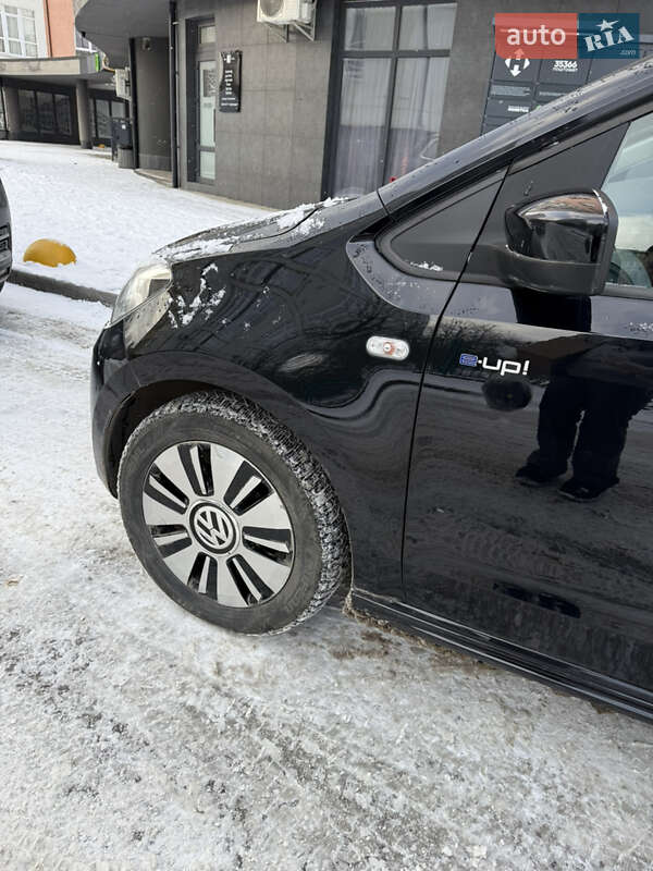 Хетчбек Volkswagen Up 2013 в Івано-Франківську