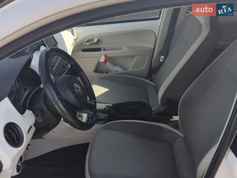 Хетчбек Volkswagen Up 2015 в Хмельницькому