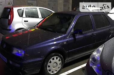 Седан Volkswagen Vento 1996 в Киеве
