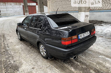 Седан Volkswagen Vento 1993 в Кривом Роге
