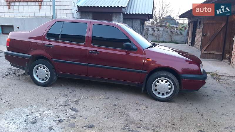 Седан Volkswagen Vento 1994 в Жашкове