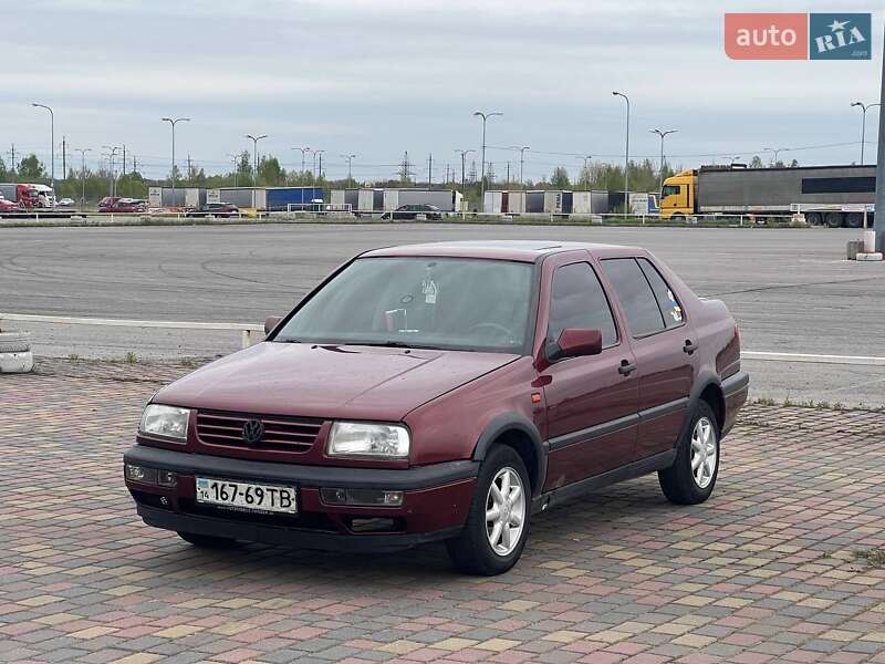 Седан Volkswagen Vento 1993 в Львове