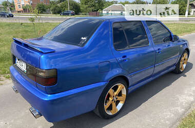 Седан Volkswagen Vento 1992 в 