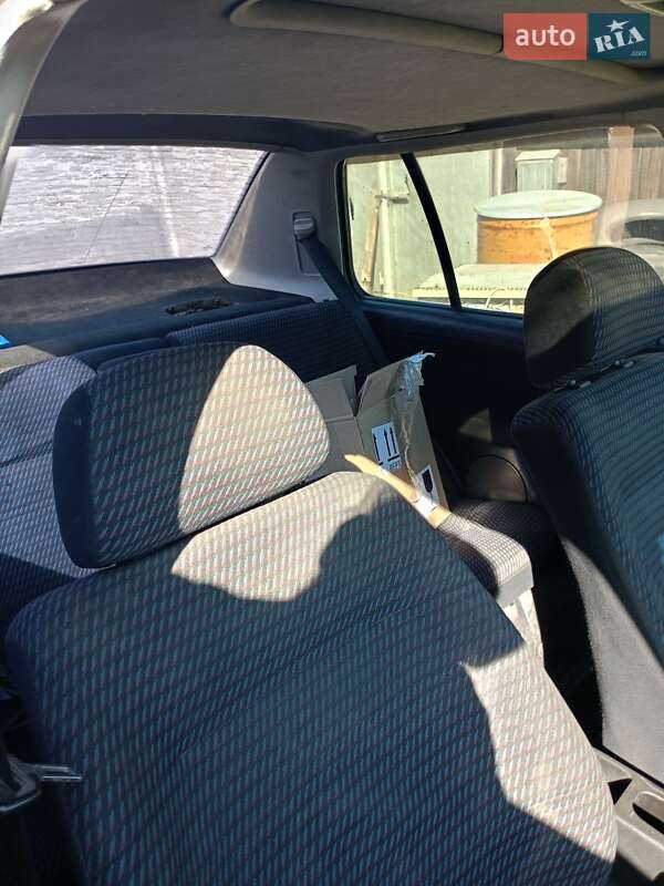 Седан Volkswagen Vento 1995 в Гадяче