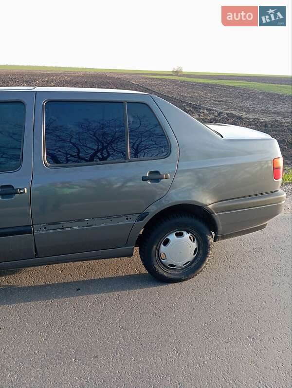 Седан Volkswagen Vento 1993 в Теребовле