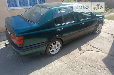 Седан Volkswagen Vento 1995 в Смеле