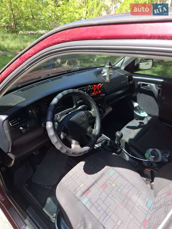 Седан Volkswagen Vento 1995 в Кривом Роге