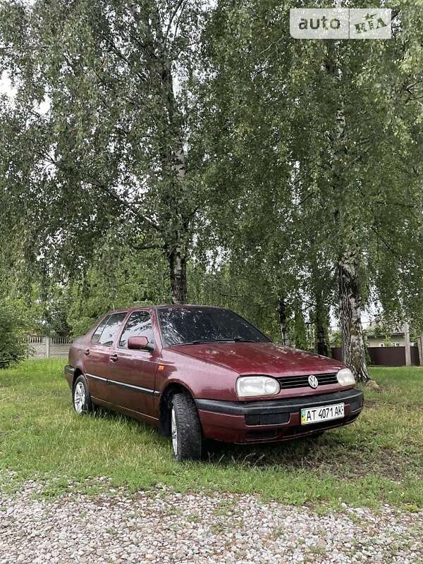 Седан Volkswagen Vento 1994 в Чернівцях