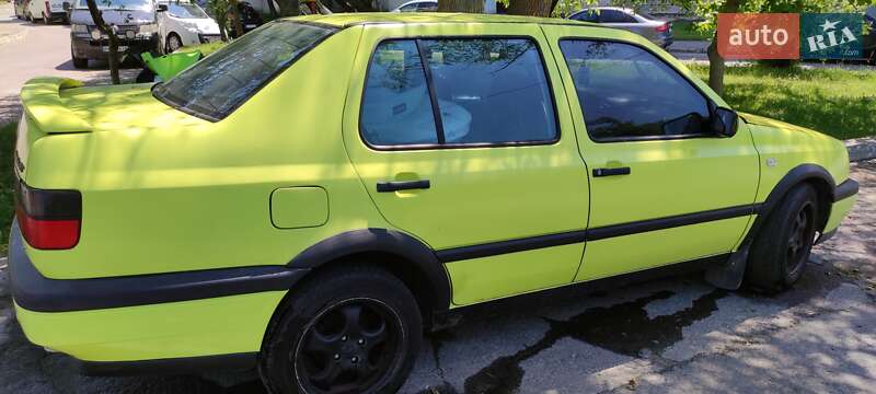 Седан Volkswagen Vento 1997 в Львові