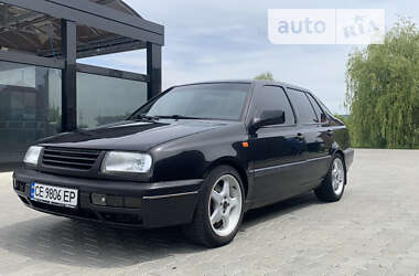 Седан Volkswagen Vento 1992 в Чернівцях