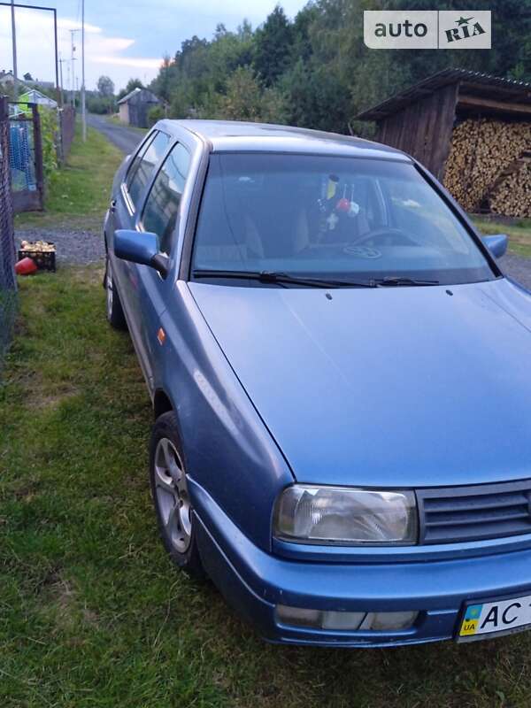 Седан Volkswagen Vento 1993 в Маневичах