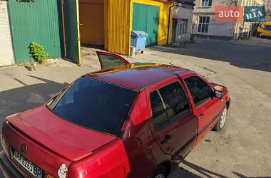 Седан Volkswagen Vento 1995 в 