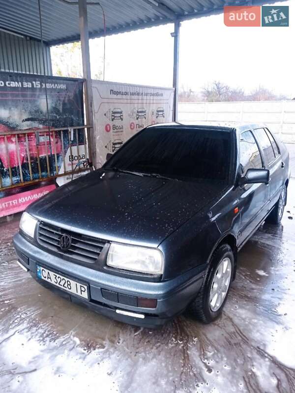 Седан Volkswagen Vento 1996 в Шевченковому