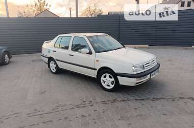 Седан Volkswagen Vento 1994 в Житомирі