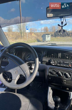 Седан Volkswagen Vento 1992 в 