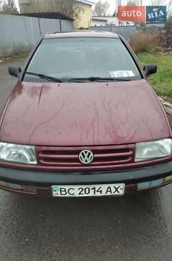 Седан Volkswagen Vento 1994 в Мостиске