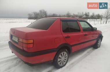 Седан Volkswagen Vento 1993 в Мостиській