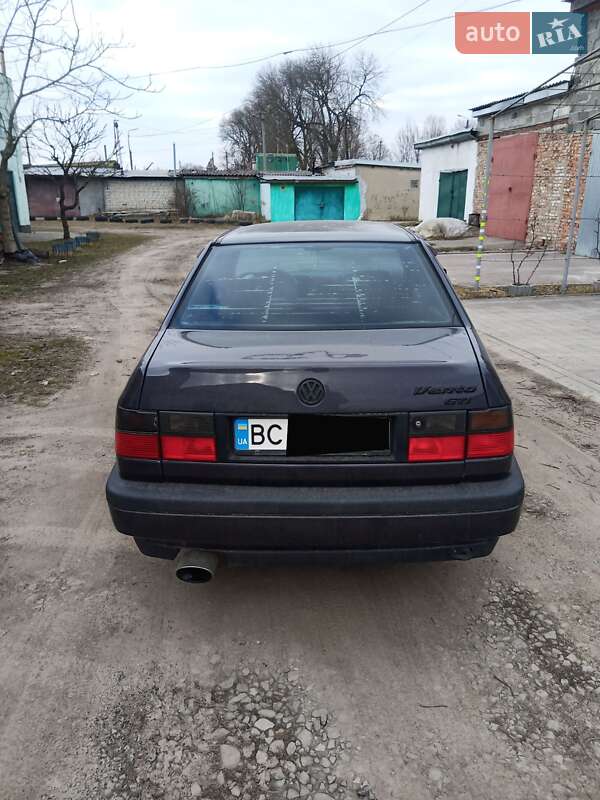 Седан Volkswagen Vento 1996 в Городку