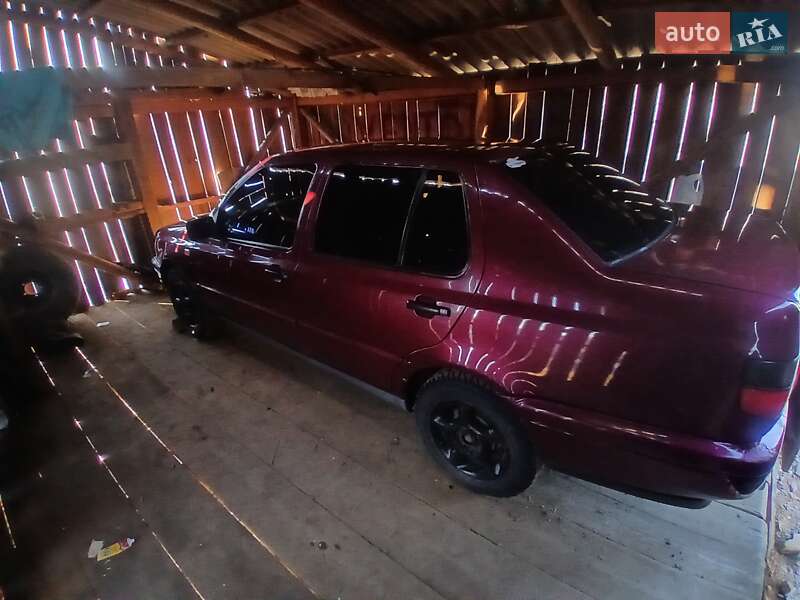 Седан Volkswagen Vento 1996 в Долине