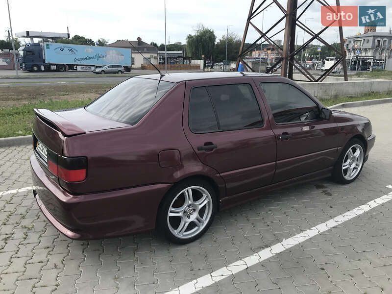 Седан Volkswagen Vento 1995 в Виннице