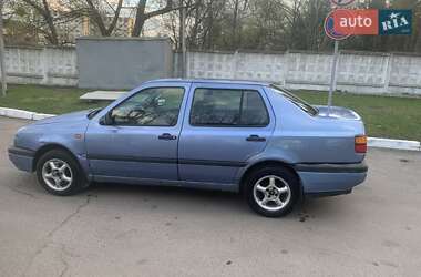 Седан Volkswagen Vento 1992 в 