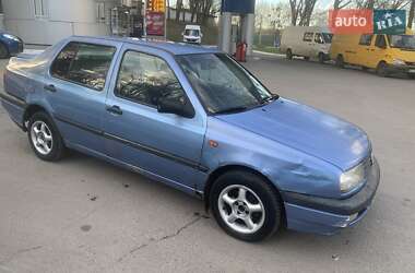Седан Volkswagen Vento 1992 в 