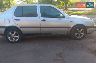 Седан Volkswagen Vento 1998 в 