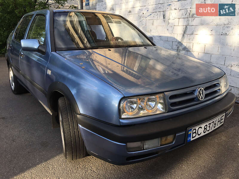 Седан Volkswagen Vento 1992 в 