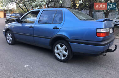 Седан Volkswagen Vento 1992 в 