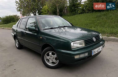 Седан Volkswagen Vento 1995 в Рівному