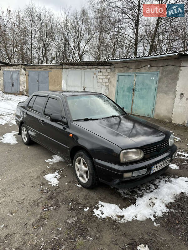 Седан Volkswagen Vento 1991 в Малині