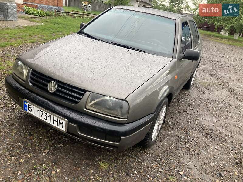 Седан Volkswagen Vento 1992 в 