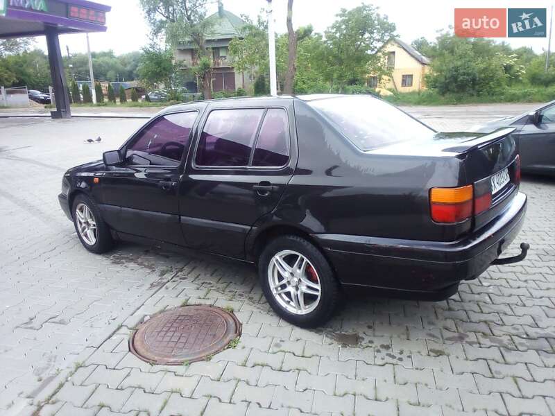 Седан Volkswagen Vento 1993 в Чернівцях